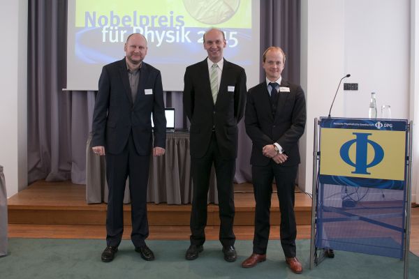 Wolfgang Richter Moderator, Prof. Dr. Arnulf Quadt Vorstand der Deutschen Physikalischen Gesellschaft, Carl-Michael Gr&amp;auml;ns Botschaft Schweden ReiseTravel.eu 