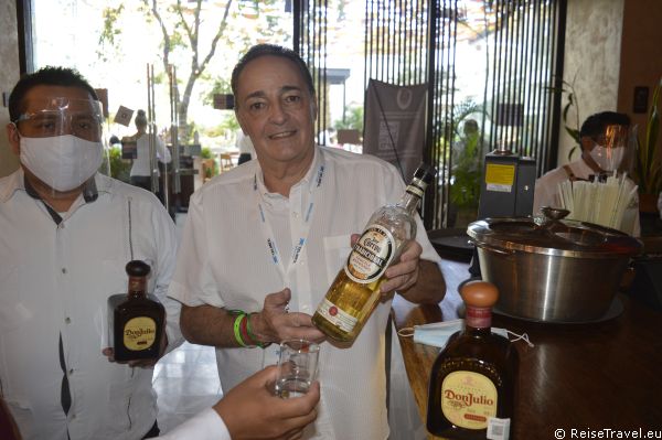 Tequila Merida Hecho en Mexico Armando Casares Espinosa