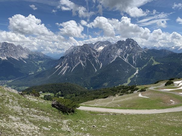 Wettersteingebirge mit der Zugspitze