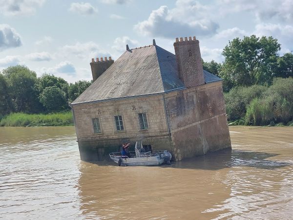 La Maison dans la Loire Kunstwerk des versunkenen Hauses 
